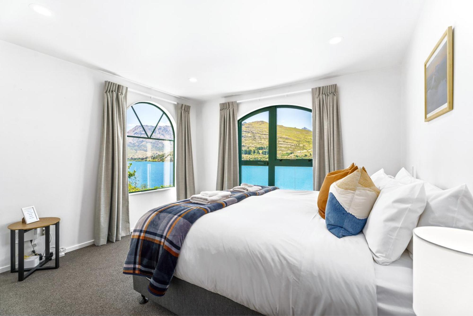 Lakefront Living At Remarkables Retreat - Eight Distretto di Distretto di Queenstown Esterno foto