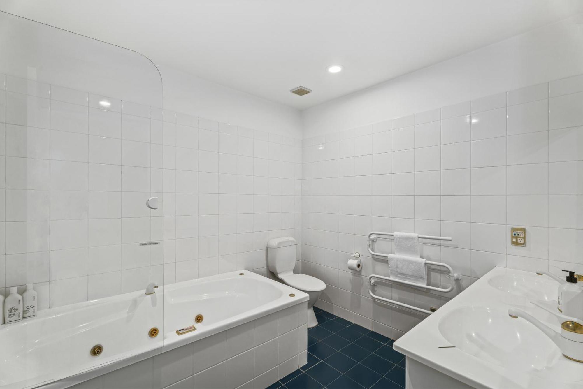 Lakefront Living At Remarkables Retreat - Eight Distretto di Distretto di Queenstown Esterno foto